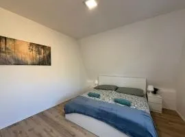 Sunset - Spacious Family Retreat
