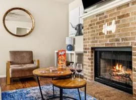 Serene SoCo Escape, Walk to Cafes and Free Parking