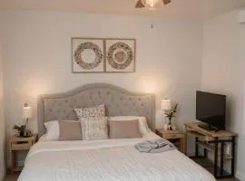 Cozy room with HEATED POOL & SPA -HOT TUB for relaxation