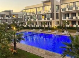 dar bouazza magnifique appartement avec piscines & espace détente, hotel in Dar Bouazza