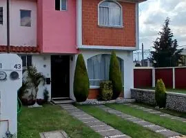 Casa de descanso en privada, jardín, alexa,asador y mascota