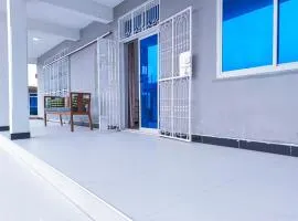 Beachfront Apt Private Terrace & Ocean Views