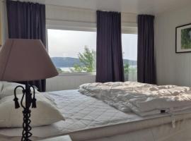 Neu 55min von Oslo Ferienhaus mit Aussicht Sauna Wassersport, beach rental in Berger