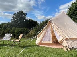 모턴 인 마쉬에 위치한 호텔 Bell Tent 4m and 7m Fossewold Cotswold Camping