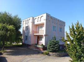 Rodynnyi Maietok Family Estate, sumarh&uacute;s &iacute; Kamianets-Podilskyi