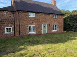 Picturesque Riverside luxury cottage in Yarm, luxe hotel in Stockton-on-Tees