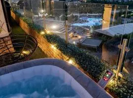 Downtown Floreasca Penthouse w Jacuzzi&Terrace