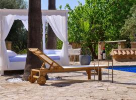 FALCO , Apartment auf Finca Zenara, Terrasse, XXL-Pool, Küche, AC, WIFI, Yoga, Hotel in Manacor