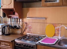 Квартира 2х-комнатная посуточно, hotel in Kryvy Rih