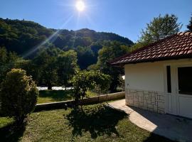 Oaza Vrbas - Riverside Bungalow, hotel en Jajce