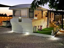 Nefeli's Dollhouse Caravan 3 minutes from Geroskipou Beach, camping in Yeroskipou