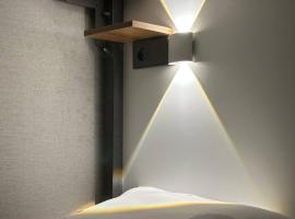 Cosiness Hostel, viešbutis mieste Ošas