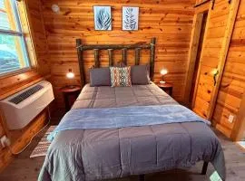 Warm and Cozy Studio Haven 10 Minutes from Dollywood and Pet Friendly