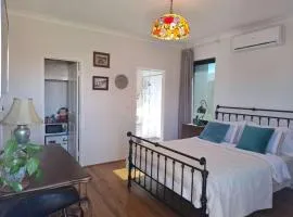 Self- contained Guest Suite, No Overlap With Host, Private Entrance & Garden