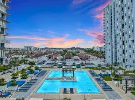 Stylish 3BD-3BR at the Heart of Downtown Doral with Top Amenities & Golf