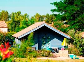 Chalet #14, 4 Pers, Domaine de Ribiere, hotel v destinaci Grospierres