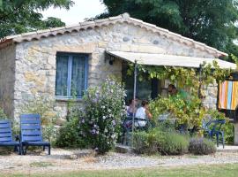 Maisonette #17, 4 Pers, Domaine De Ribiere, hotel v destinaci Grospierres