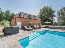 Perfect Booking Luxury Home With Pool and Gym