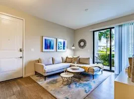 Fort Myers 2BR Condo Pool BBQ Area