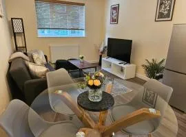 2 Bedroom Flat Western Elms Free Parking