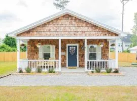 Cozy & Quiet Cottage Near Historic Downtown & ILM