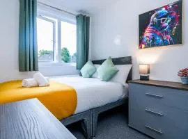 6 Bedroom House, ideal for contractors, short and long term stays, Free Parking