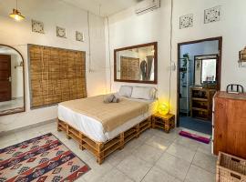 1BR Studio with Shared Pool, Gym and private kitchen in Canggu, hotel in Canggu
