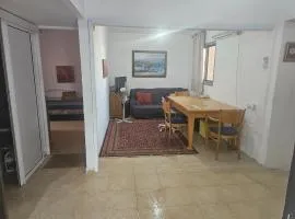 בית קרקע לנופש עם חצר גדולה במרכז קרית שמונה