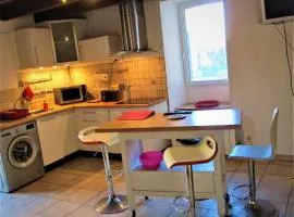 à 10mn N10 et N141 et VELODYSSEE,15mn Angouleme, Cognac, Barbezieux,1h Bordeaux !