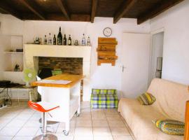 à 10mn RN10 et RN141 ,MAISON, 15mn Angouleme, Cognac, Barbezieux,1h Bordeaux, ! avec fibre ! !, hotel v destinaci Sireuil