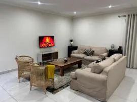 The Cozy Double , 2 Full Rooms , Spacious Living Room And A Double Garage