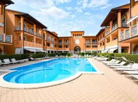 Martin apartment with pool & terrace near center salò & lake Garda
