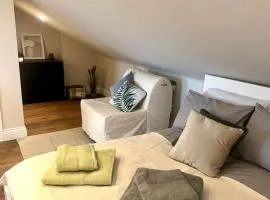 Stylish Bright loft Studio in Ealing
