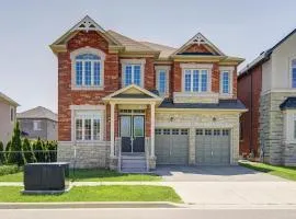 Spacious Family Retreat with Free Parking