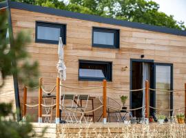La Tiny House des Vignes du Ch&acirc;teau de Vauclaire, миниатюрный дом в городе Meyrargues