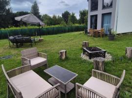 Chill in Lubrza، فيلا في Lubrza