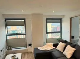 Birmingham City Centre-2 Mins to Station, City Views