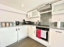 City Stays lovely 3 Bedroom Flat in Canterbury wt cathedral views