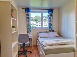 Private Room in a shared Apartment with Mountain Views & Greenery, Hotel in Trondheim