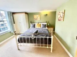 Large 3 Bedroom in Canterbury with Cathedral Views