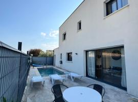 Maison 3 chambres avec piscine by Ayline, hotel em Fons-outre-Gardon