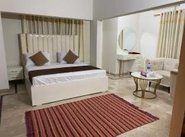 Lotus Residency DHA Guest House, hotel com estacionamento em Karachi