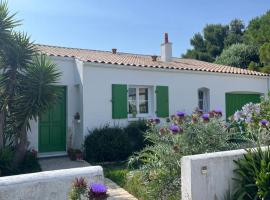 Maison arborée style Ré proche mer, ξενοδοχείο σε Angoulins