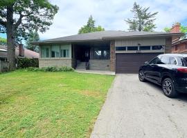 Boutique House in Etobicoke, On, hotel u gradu Toronto