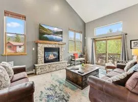 Peak 7 Mountain Lodge - Hot Tub & Expansive Views