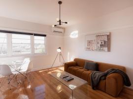 Trevallyn Retreat with River Views, hotel in Royal Park