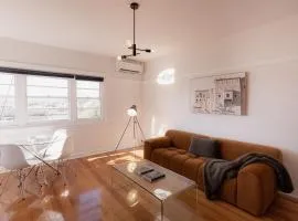 Trevallyn Retreat with River Views