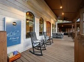 Lilypad Lodge - Private pond Hot Tub & Deck