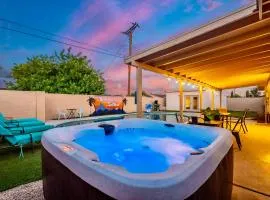 Scottsdale 5 Bedroom Vacation Home with Pool, Hot Tub, and Mini Golf Near Old Town Entertainment and Dining! Great for Families! Near Airport