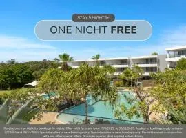 Cotton Beach Apartment 35 Pool Views